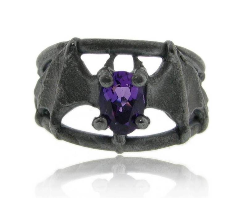 Fledermaus Ring Aus Schwarzsilber Und Amethyst von WexfordJewelers