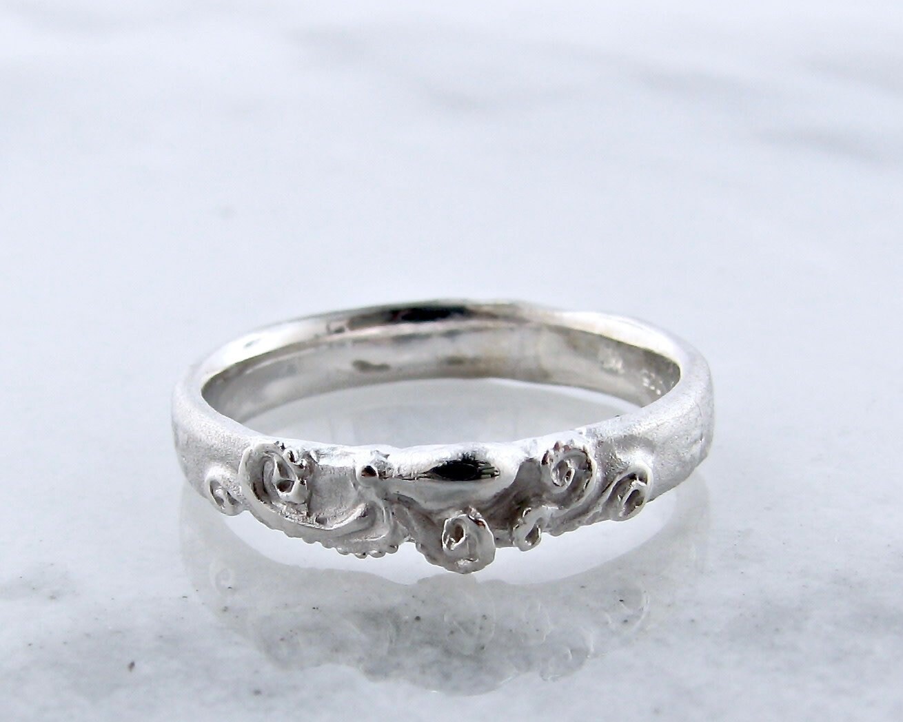 Meeresboden Krake Ring, Schmal, Silber von WexfordJewelers