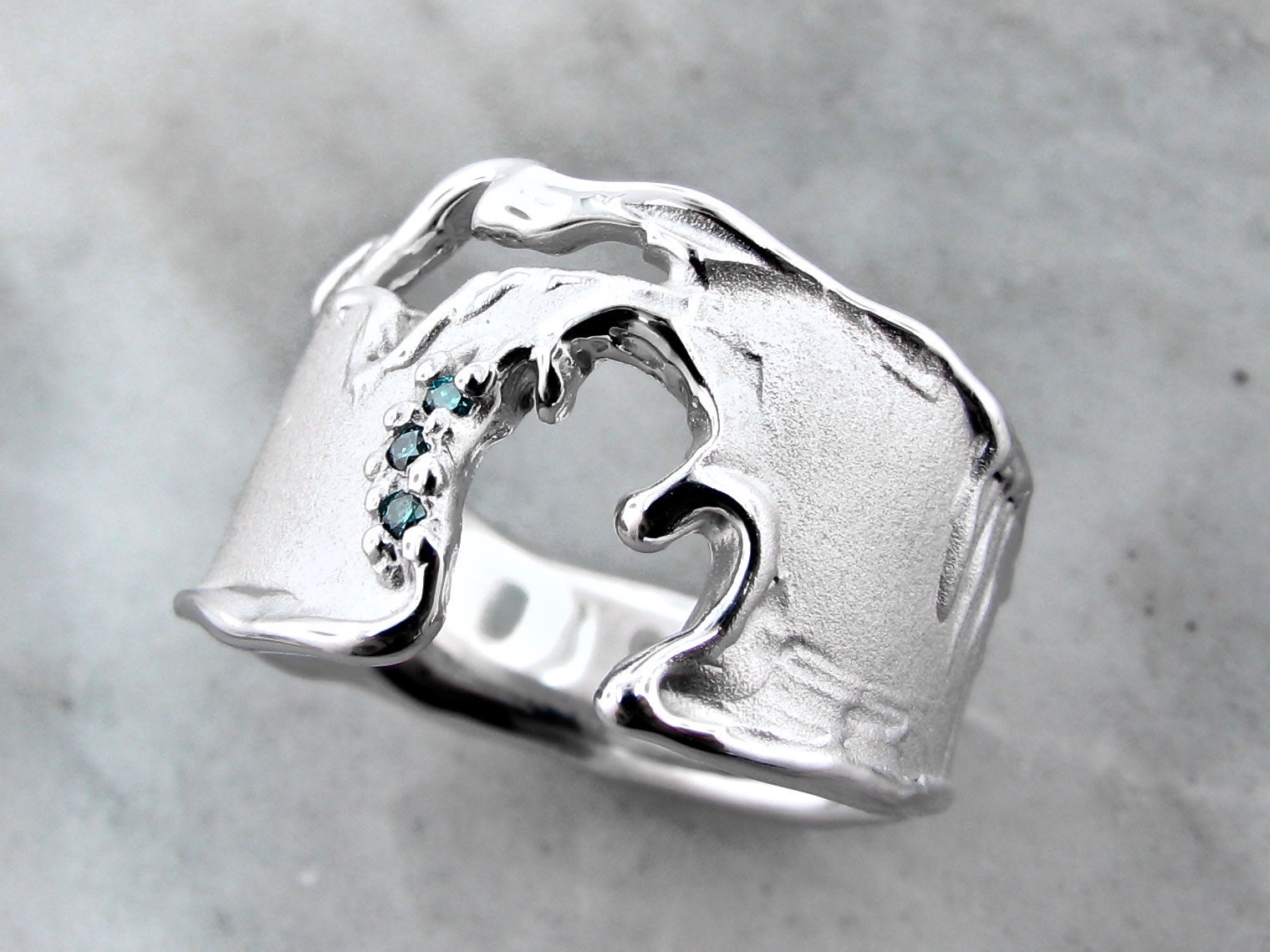 Miyuki Silber Blau Diamant Ring Fäustling Zustand Liebe Breites Band von WexfordJewelers