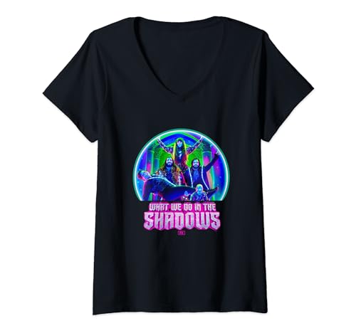 Damen What We Do In The Shadows Iconic Group Shot Neon Big Poster T-Shirt mit V-Ausschnitt Damen What We Do In The Shadows Iconic Group Shot Neon Big Poster T-Shirt mit V-Ausschnitt von What We Do In The Shadows