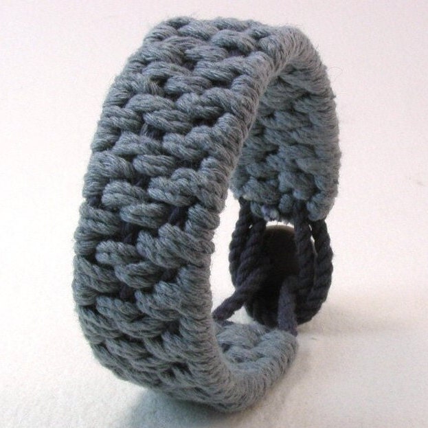 Blaues Doppelt Gewebtes Baumwollarmband Gr. M 4112 von WhatKnotShop