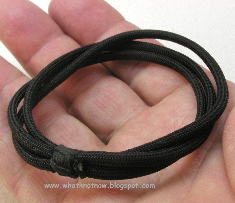 Dreireihiges Schwarzes Armband 3585 von WhatKnotShop