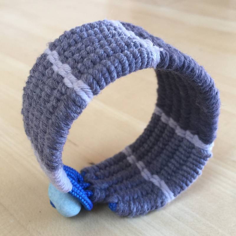 Graues, Handgewebtes Baumwollarmband Gr.s 4297 von WhatKnotShop