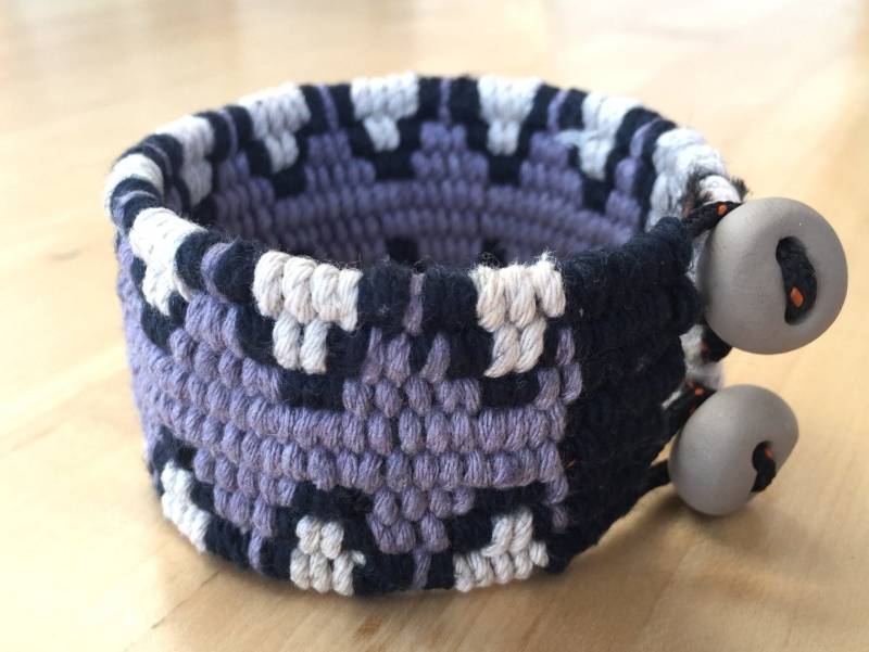 Graues Baumwollarmband Gr. L 4330 von WhatKnotShop