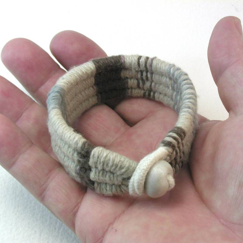 Graues Baumwollarmband Gr.s 4113 von WhatKnotShop