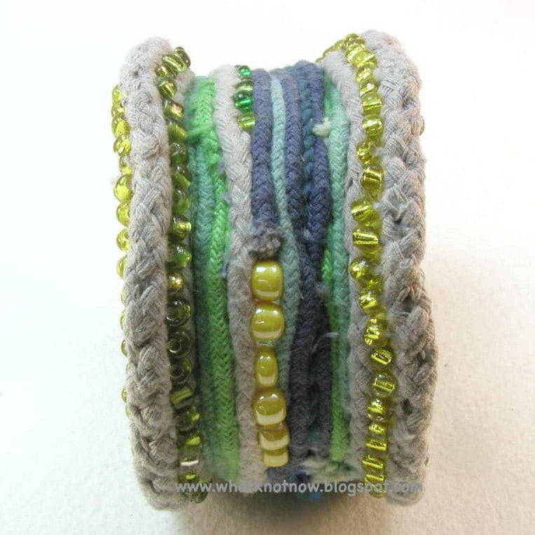 Grünes Bio Perlenarmband Mit Perlen, Gr. M 2517 von WhatKnotShop