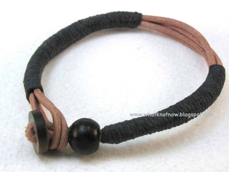 Knebelknopf Lederband Armband 3024 von WhatKnotShop