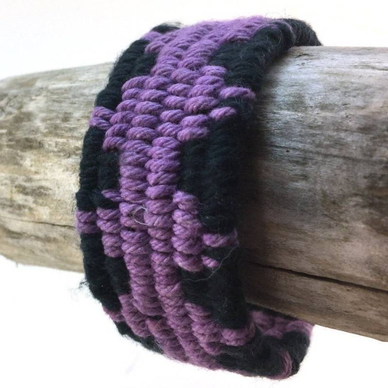 Lila Schwarzes Baumwoll Armbändchen 4304 von WhatKnotShop