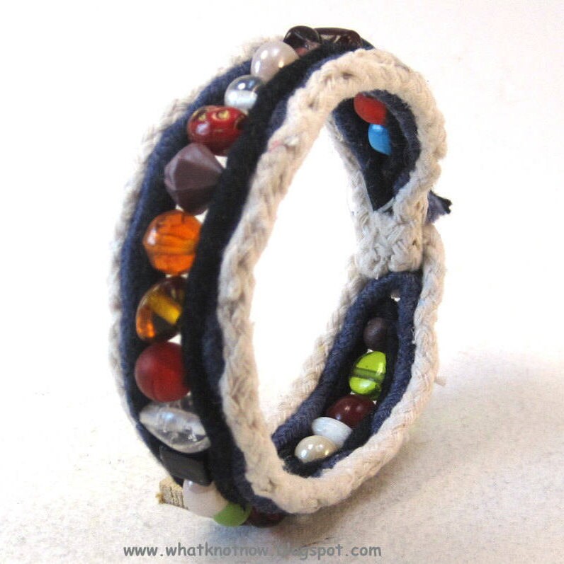 Regenbogen Perlen Armreif Größe M 3814 von WhatKnotShop