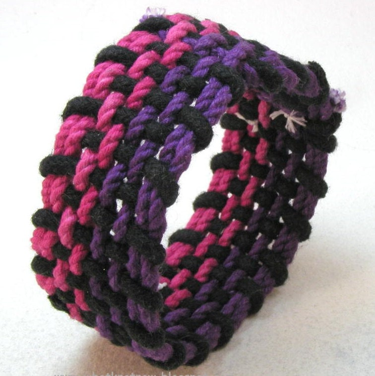 Rosa Violettes Armband Gr. L 3469 von WhatKnotShop