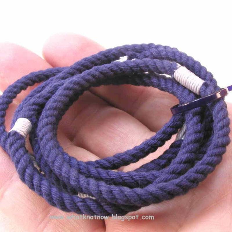 Schlankes Marineblaues Fadenarmband 3173 von WhatKnotShop