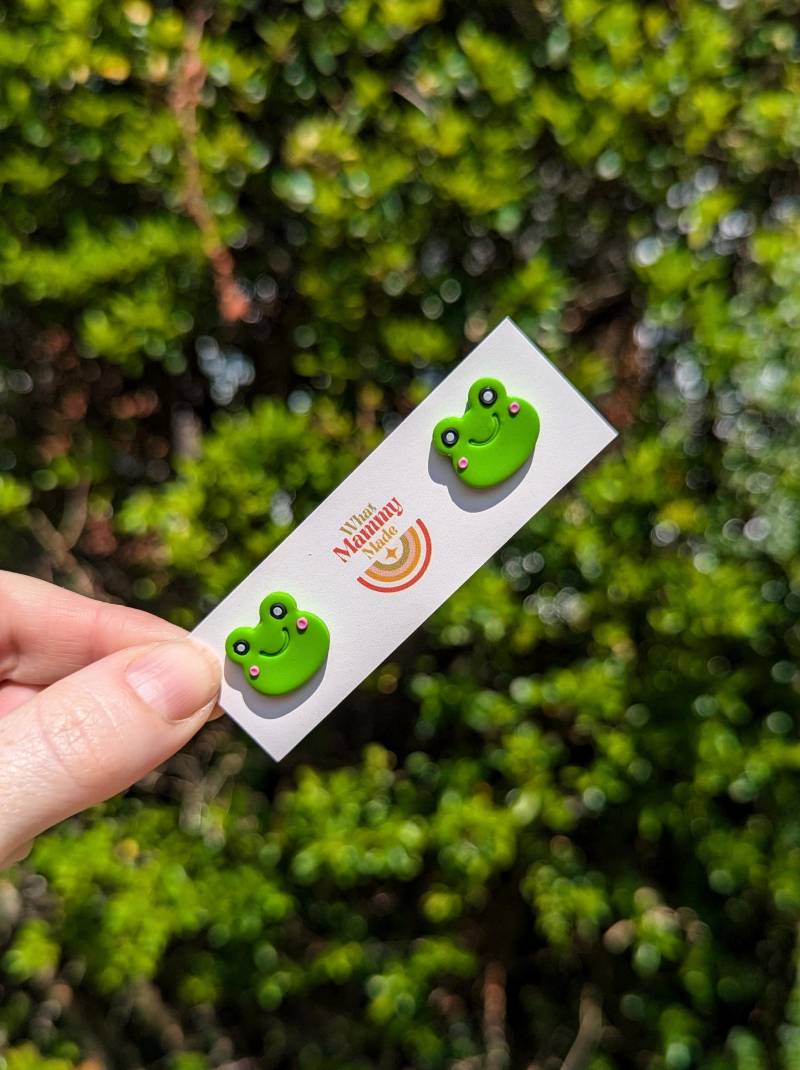 Handgemachte Frosch Ohrstecker Polymer Clay, Vergoldet Handgemachte Frosch Ohrstecker Polymer Clay, Vergoldet von WhatMammyMade