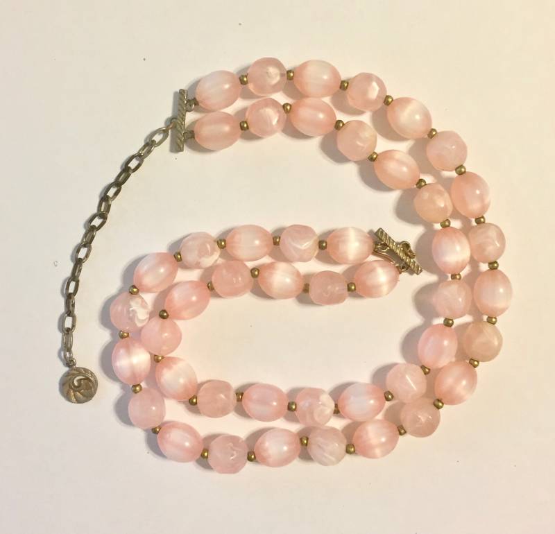Rosa Milchstein Halskette & Ohrring Set | Separate Fotos - Vintage 1940S | Oder Früher 43 cm Rosa Milchstein Halskette & Ohrring Set | Separate Fotos - Vintage 1940S | Oder Früher 43 cm von WhatOnceWasNew