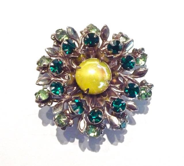 Wunderschöne Grüne Halbedelsteine Pin/Brosche Vintage - Anfang-Mitte Des 20. Jahrhunderts Qualität Kostüm Schmuck Aus Familienbesitz | 7 Wunderschöne Grüne Halbedelsteine Pin/Brosche Vintage - Anfang-Mitte Des 20. Jahrhunderts Qualität Kostüm Schmuck Aus Familienbesitz | 7 von WhatOnceWasNew