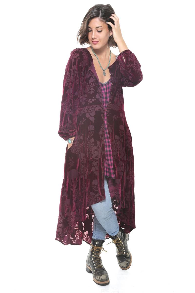 Burgund Samt Ausbrenner Duster Jacke Mantel Rose Und Totenköpfen von WhatWouldSusieWear