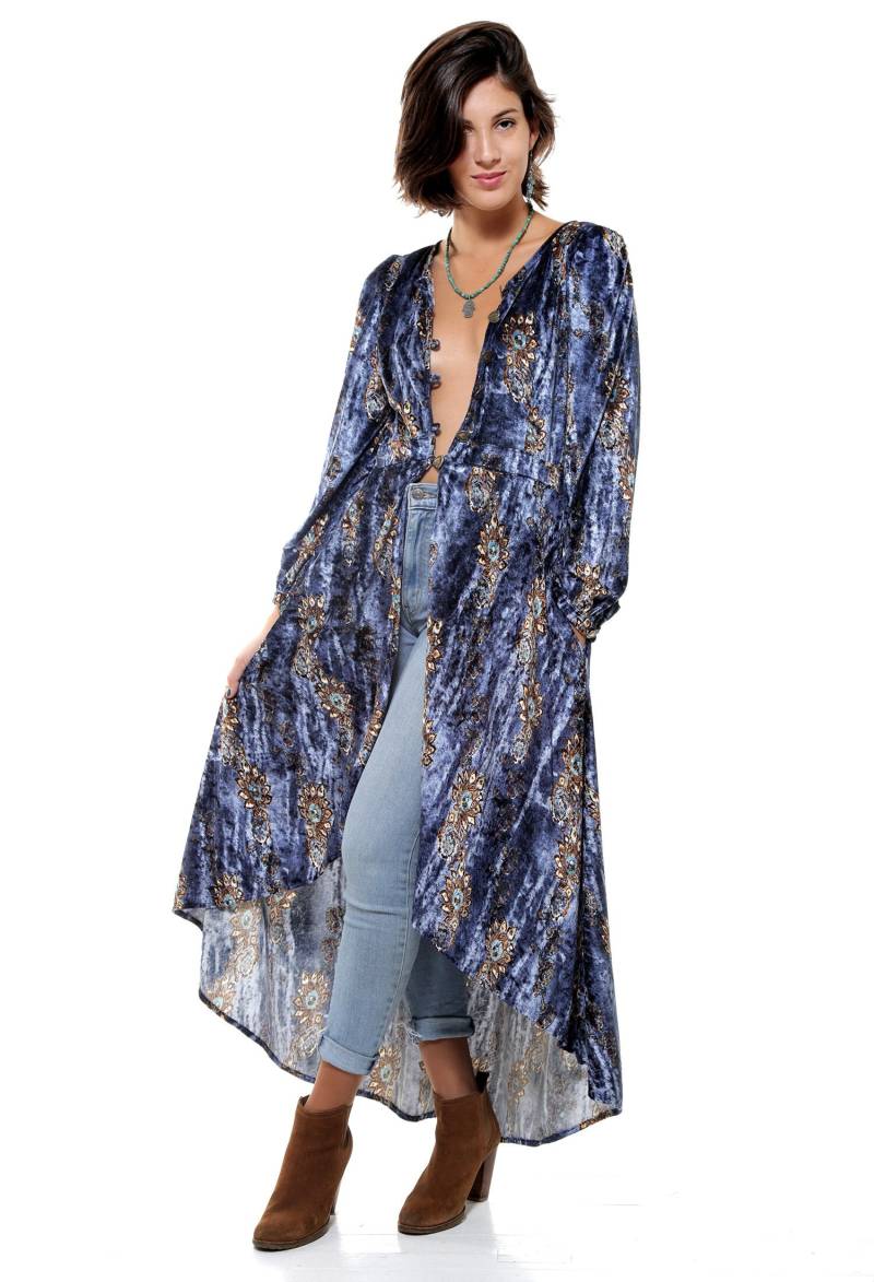 Eine Blaue Samt-Duster-Jacke von WhatWouldSusieWear