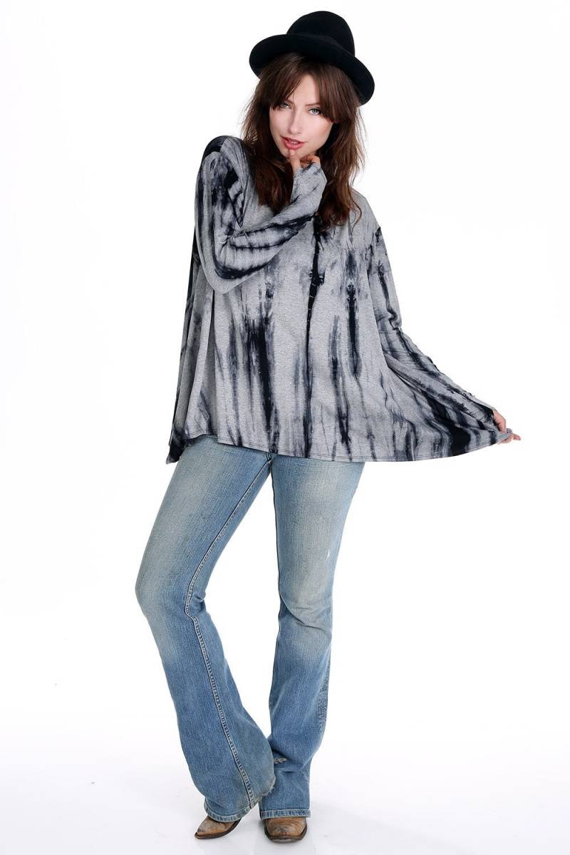 Tie Dye Thumbhole Flare Top - Navy Graues Frenchie Einheitsgröße von WhatWouldSusieWear