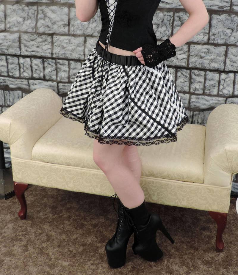 Schwarz-Weiß Karierter Seidentaftrock Mit Schichten Aus Tüll Und Spitze Größe S von WhateverWorks