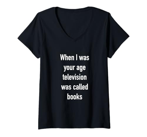 Damen Als ich in deinem Alter war, wurde das Fernsehen Bücher genannt. T-Shirt mit V-Ausschnitt Damen Als ich in deinem Alter war, wurde das Fernsehen Bücher genannt. T-Shirt mit V-Ausschnitt von When I was your age television was called books.