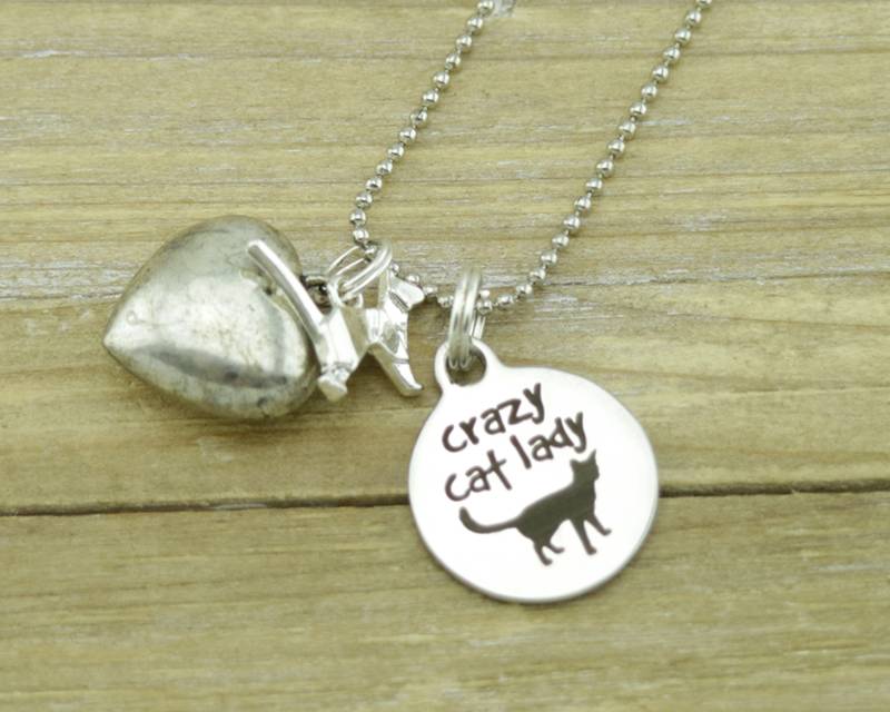Verrückte Katzen Dame Silber Halskette. Mit Herz Katze Charme Und Verrückte Scheibe Auf Kugellager Halskette von WhenAdamMetEve