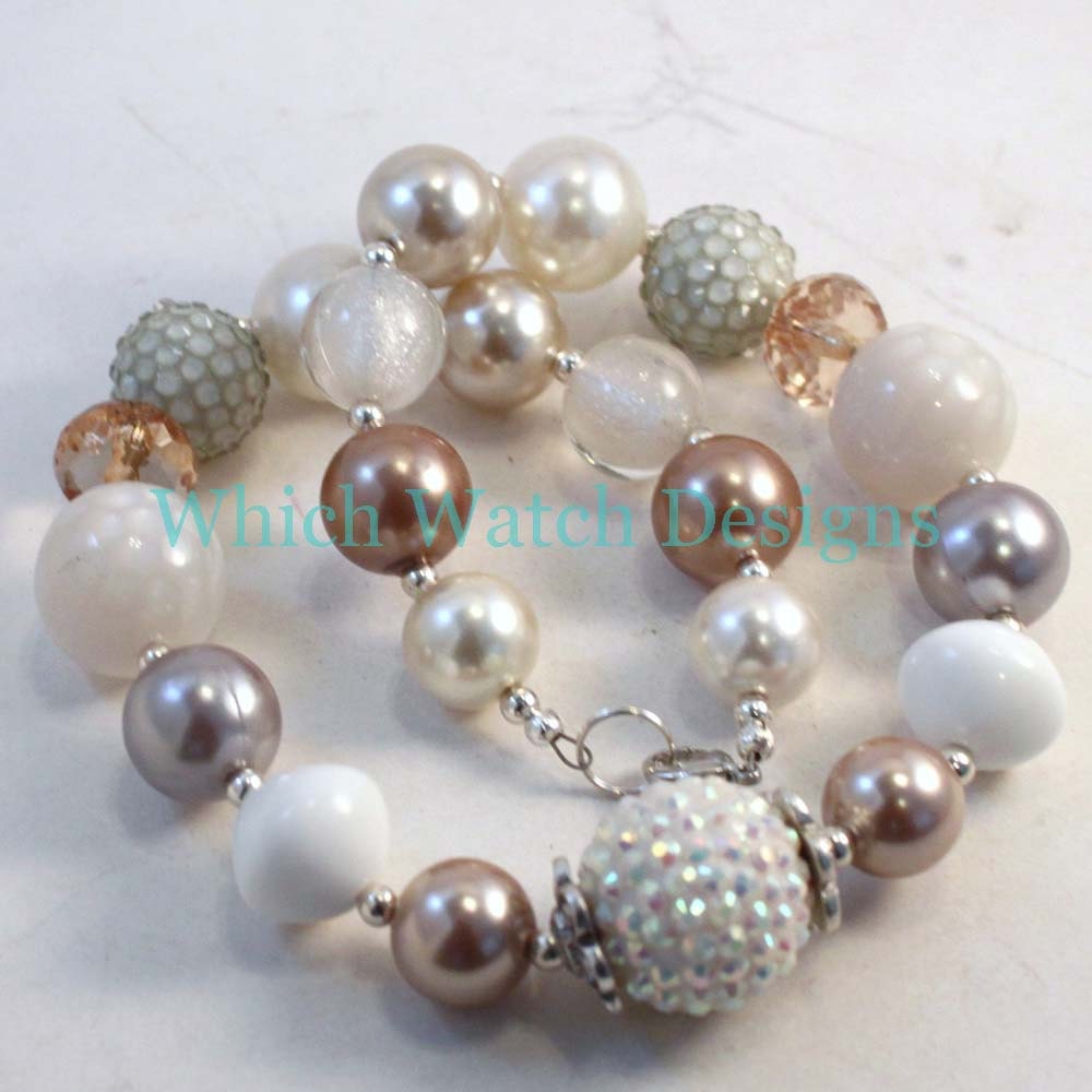 Eleganz... Ausgefallene Weiß, Creme, Gold, Taupe Und Grau Kleinkind Kaugummi Halskette Eleganz... Ausgefallene Weiß, Creme, Gold, Taupe Und Grau Kleinkind Kaugummi Halskette von WhichWatchDesigns