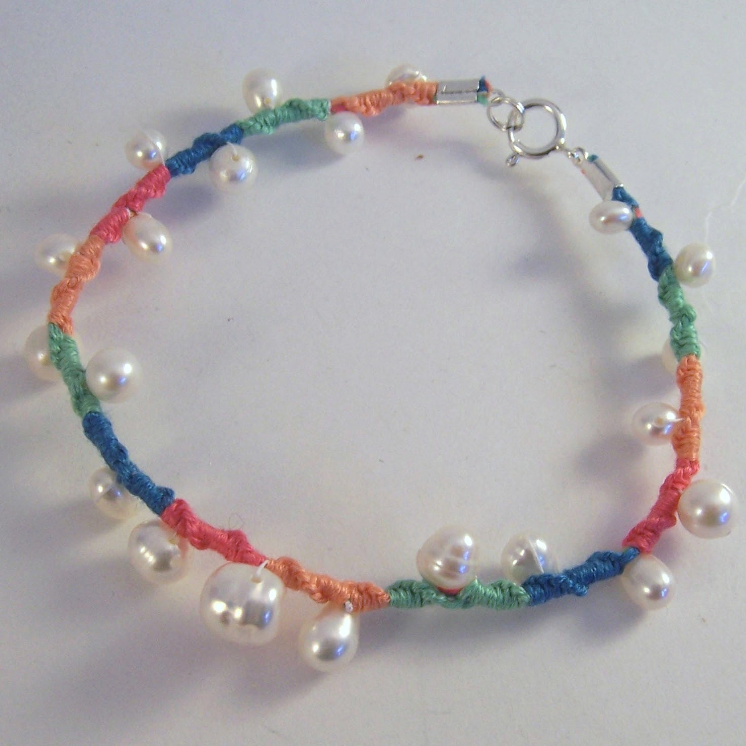Vanilla N Sherbet .. Freundschaftsarmband Mit Weißen Süßwasserperlen Vanilla N Sherbet .. Freundschaftsarmband Mit Weißen Süßwasserperlen von WhichWatchDesigns