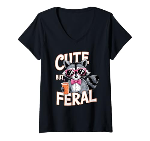 Damen Süßer, Aber Wilder Waschbär-Anhänger, lustiges Statement T-Shirt mit V-Ausschnitt Damen Süßer, Aber Wilder Waschbär-Anhänger, lustiges Statement T-Shirt mit V-Ausschnitt von Whimsical Raccoon Vibes Wildlife Attitude
