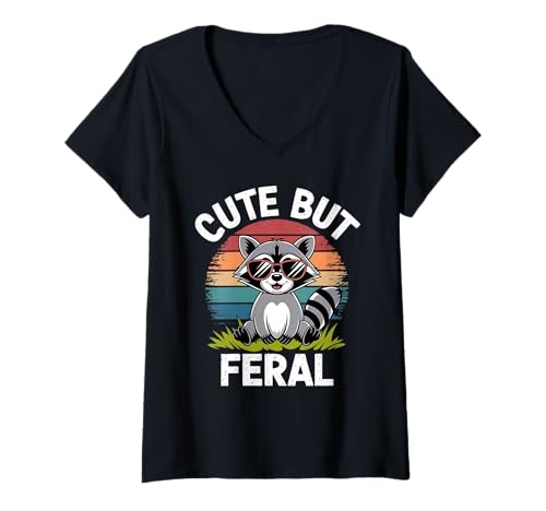 Damen Süßer Aber Wilder Waschbär Charm Statement Vintage Fun T-Shirt mit V-Ausschnitt Damen Süßer Aber Wilder Waschbär Charm Statement Vintage Fun T-Shirt mit V-Ausschnitt von Whimsical Raccoon Vibes Wildlife Attitude