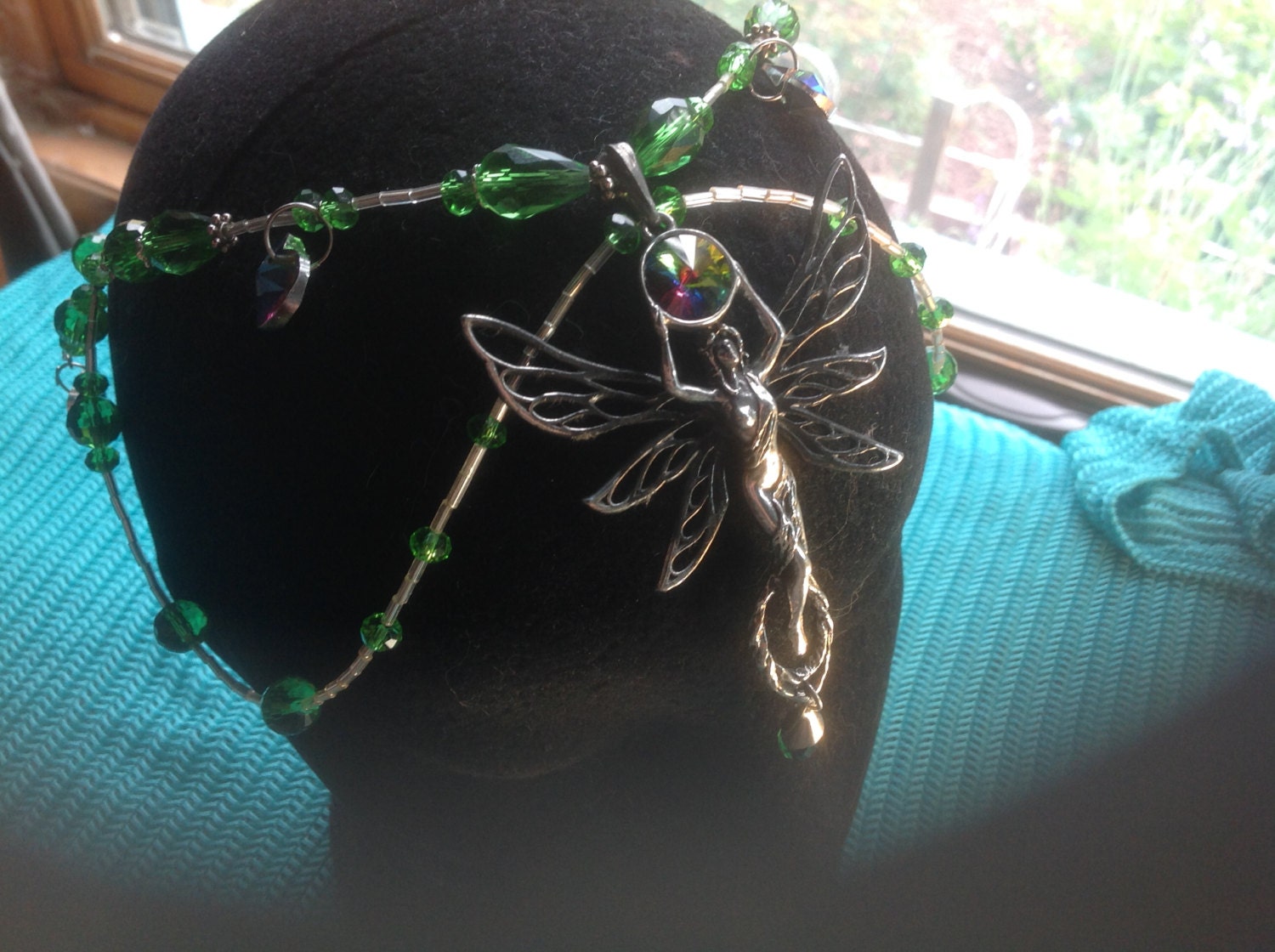 Die Grüne Fee "Absinthe" Head Circlet Smaragd Und Grün Irradecent Swarovski Kristall Perlen Herzen Alle Zinn Feen Stirn Tropfen Die Grüne Fee "Absinthe" Head Circlet Smaragd Und Grün Irradecent Swarovski Kristall Perlen Herzen Alle Zinn Feen Stirn Tropfen von WhimsicalArtistryCo