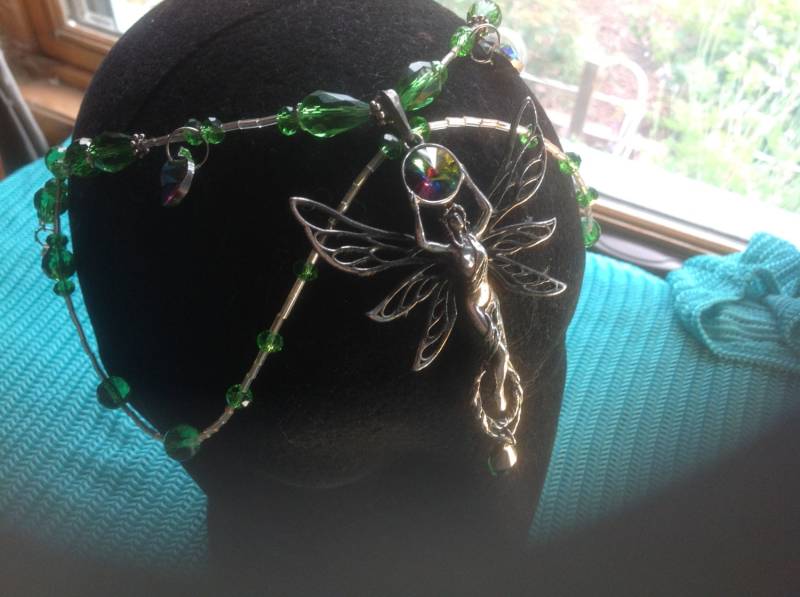 Die Grüne Fee "Absinthe" Head Circlet Smaragd Und Grün Irradecent Swarovski Kristall Perlen Herzen Alle Zinn Feen Stirn Tropfen von WhimsicalArtistryCo