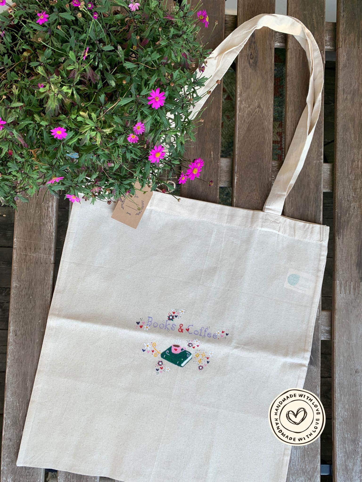 Handbemalter Beutel Aus 100% Baumwolle I Motiv "Books & Coffee" Waschbar Lange Henkel Handbemalter Beutel Aus 100% Baumwolle I Motiv "Books & Coffee" Waschbar Lange Henkel von WhimsicalBookPouch