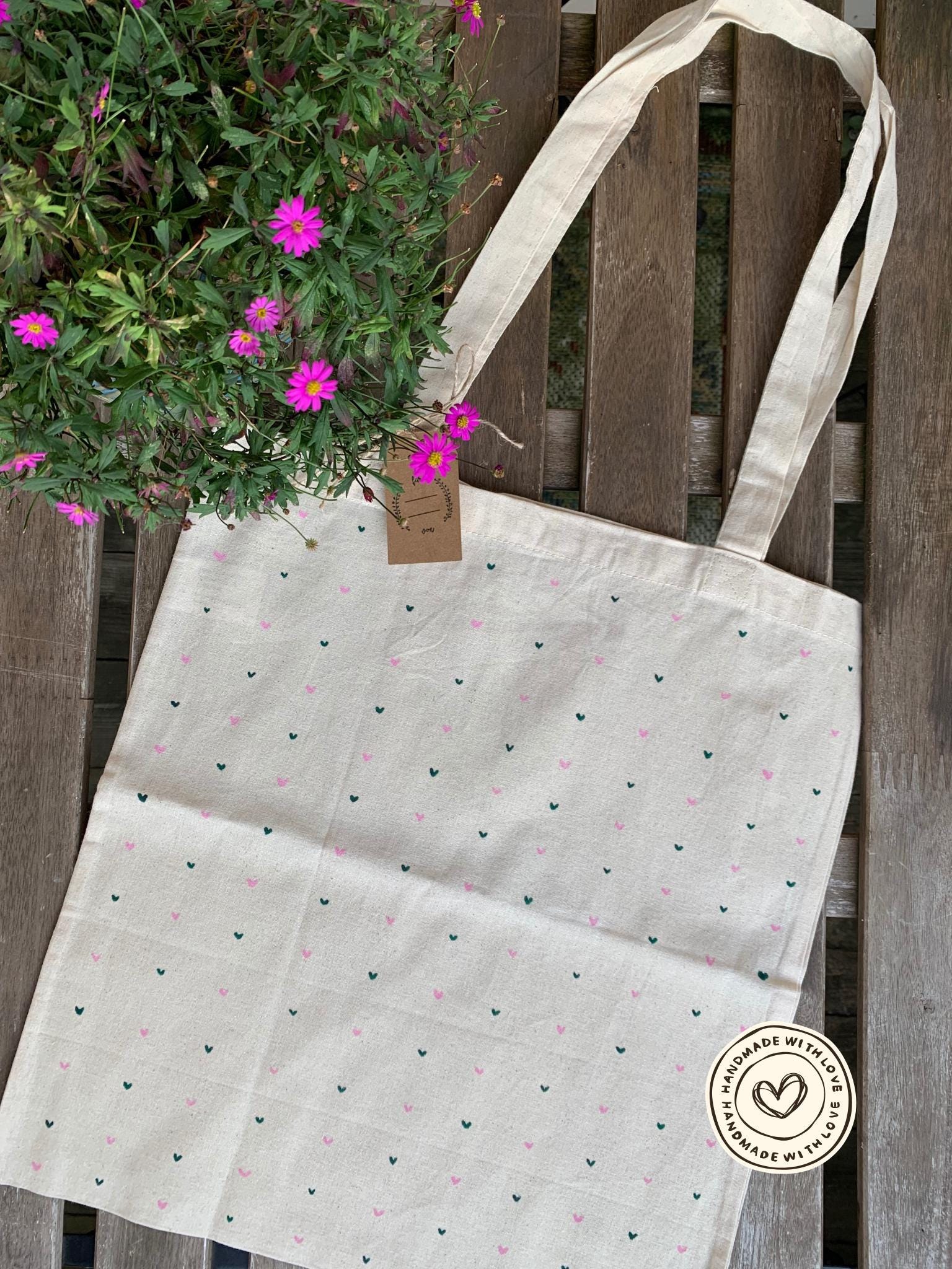 Handbemalter Beutel Aus 100% Baumwolle I Motiv "Herzen Rosa-Grün" Waschbar Lange Henkel Handbemalter Beutel Aus 100% Baumwolle I Motiv "Herzen Rosa-Grün" Waschbar Lange Henkel von WhimsicalBookPouch