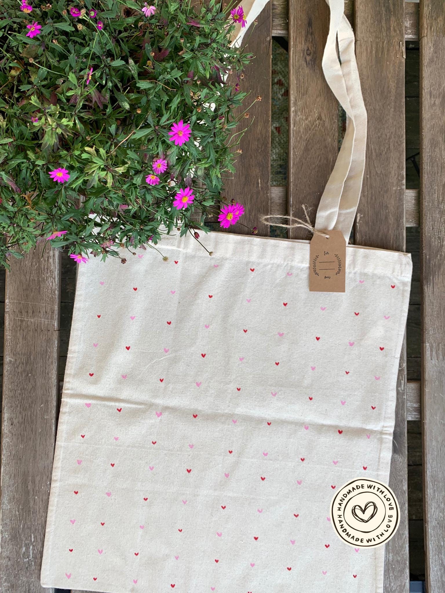 Handbemalter Beutel Aus 100% Baumwolle I Motiv "Herzen Rosa-Rot" Waschbar Lange Henkel Handbemalter Beutel Aus 100% Baumwolle I Motiv "Herzen Rosa-Rot" Waschbar Lange Henkel von WhimsicalBookPouch