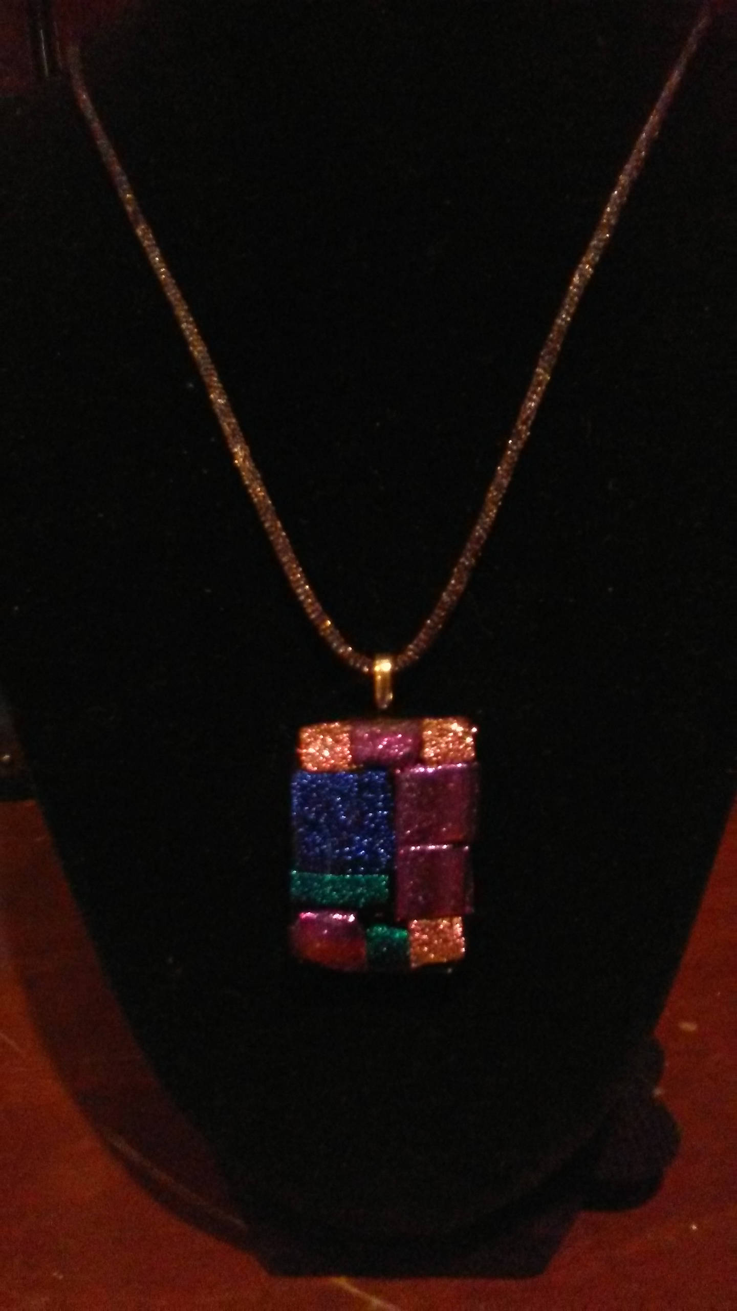 Funkelnde Dirco Halskette. Schimmernde Farben Lila, Türkis, Rosa Und Blau von WhimsicalCreationByV