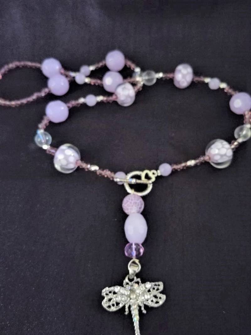 Libelle Halskette Lila Perlen Swarovski Kristalle Memorial Trauer Sympathie Geburtstag Geschenk Schmuck von WhimsicalIngenuity