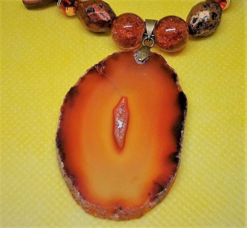 Womens Handgemachte Orange Perlen Halskette Mit Einem Jaspis Stein Anhänger von WhimsicalIngenuity