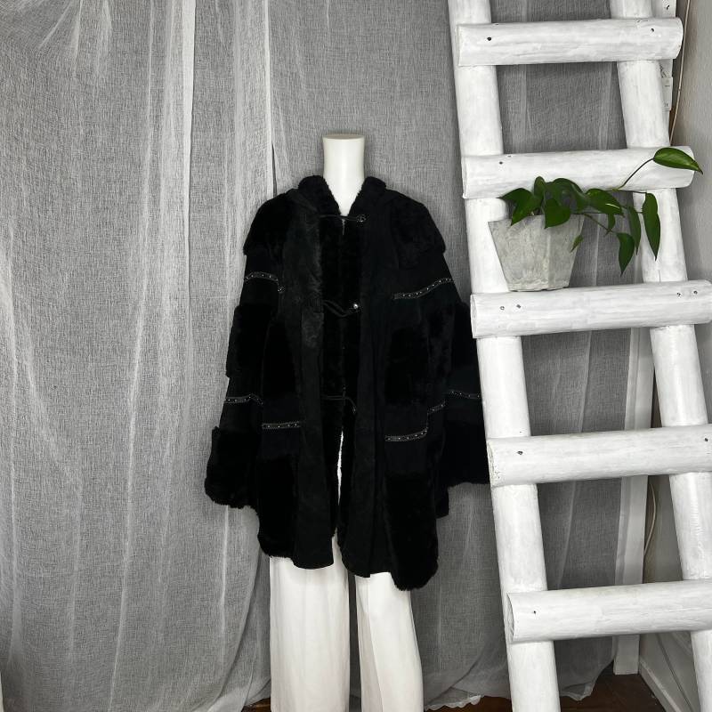 Poncho Leder Wildleder Schwarz Uni von WhimsicalSecondHand