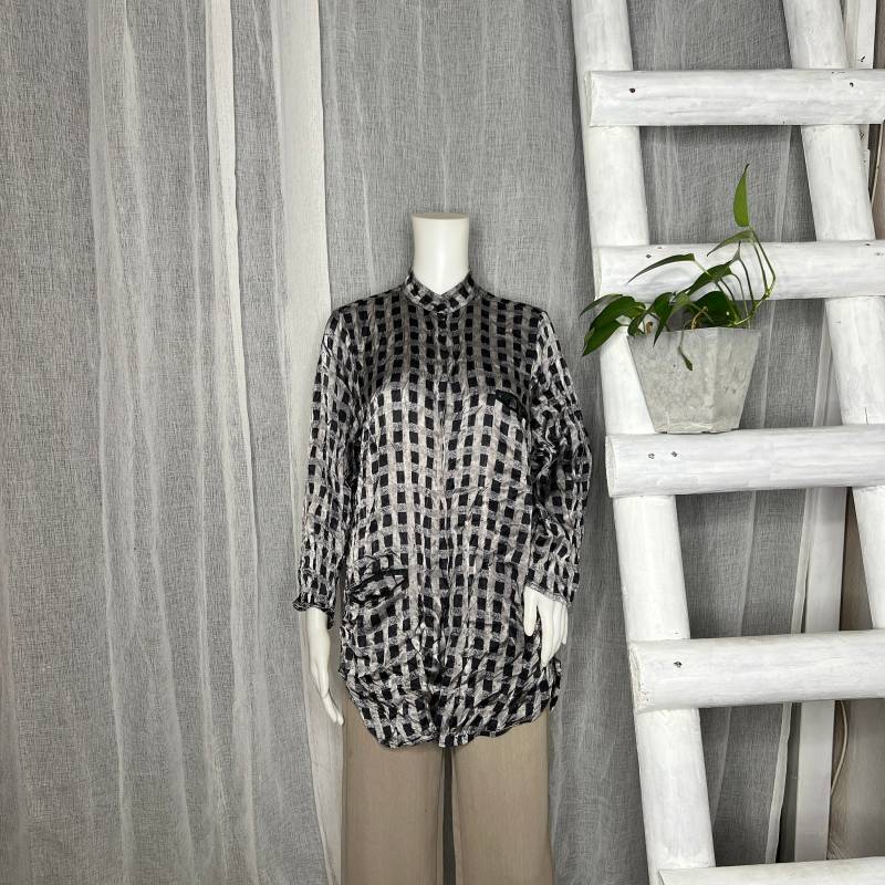 Vintage Bluse Oversized Glänzend Kariert Grau Schwarz von WhimsicalSecondHand