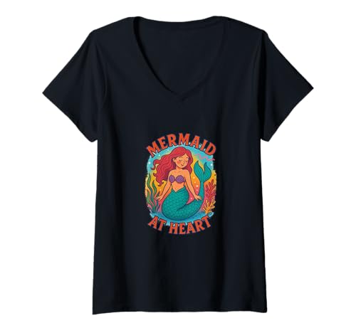 Damen Meerjungfrau im Herzen Ocean Soul Summer Vibes Aesthetic T-Shirt mit V-Ausschnitt Damen Meerjungfrau im Herzen Ocean Soul Summer Vibes Aesthetic T-Shirt mit V-Ausschnitt von Whimsy Coastline Magic Collectives