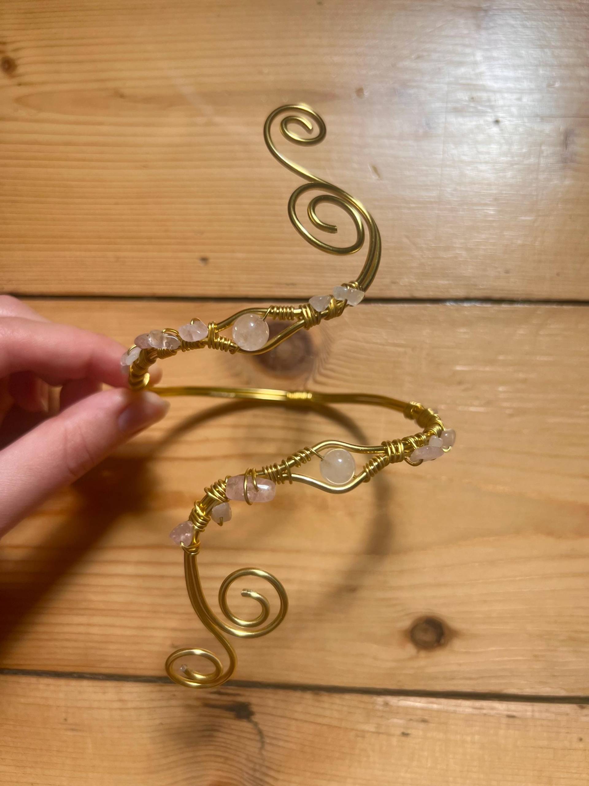 Armreif Armcuff Oberarm Gold Mit Natürlichem Rosenquarz Größenverstellbar Armreif Armcuff Oberarm Gold Mit Natürlichem Rosenquarz Größenverstellbar von WhimsySpirals