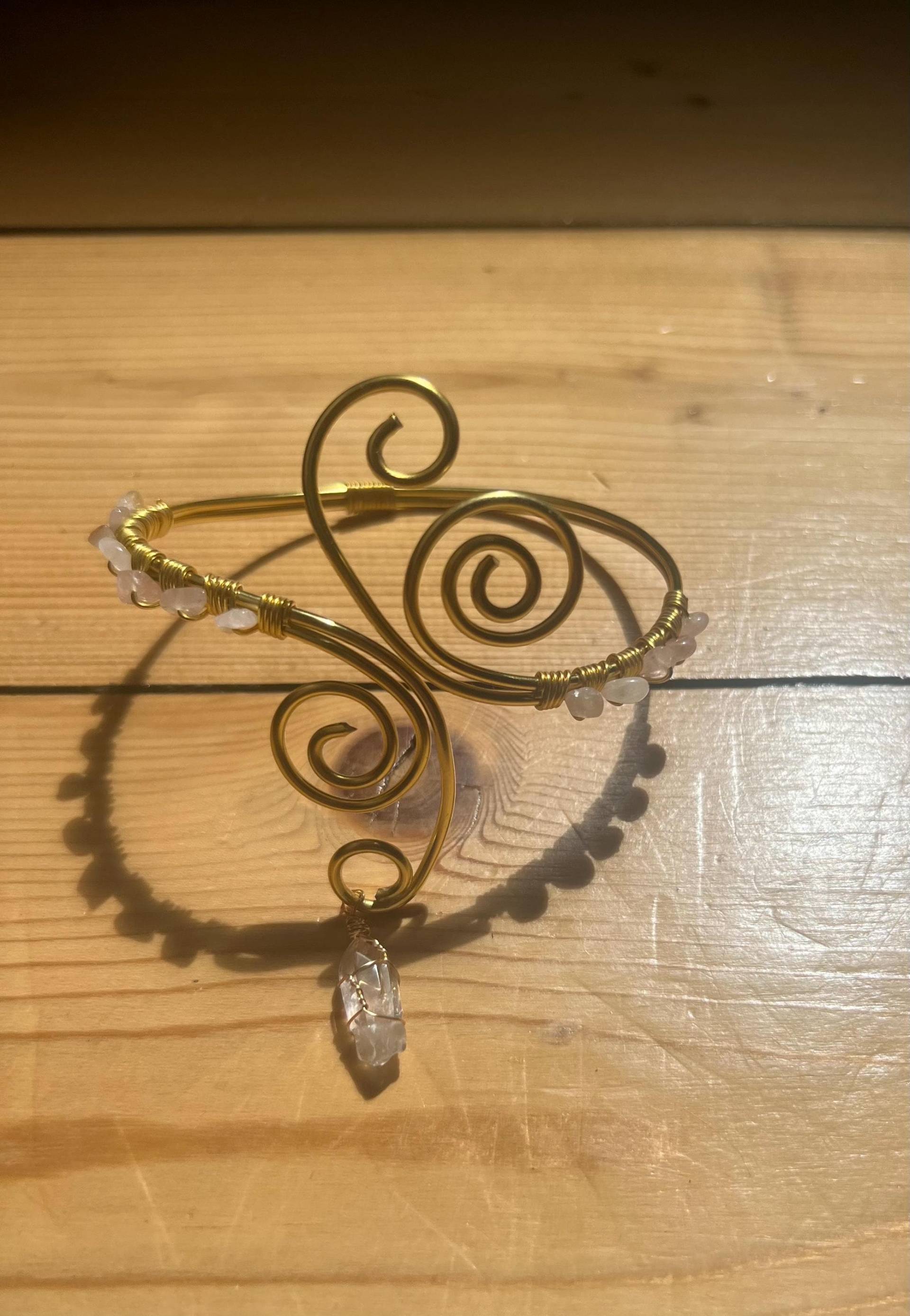 Armreif Armcuff Oberarm Gold Mit Natürlichem Rosenquarz Größenverstellbar Armreif Armcuff Oberarm Gold Mit Natürlichem Rosenquarz Größenverstellbar von WhimsySpirals