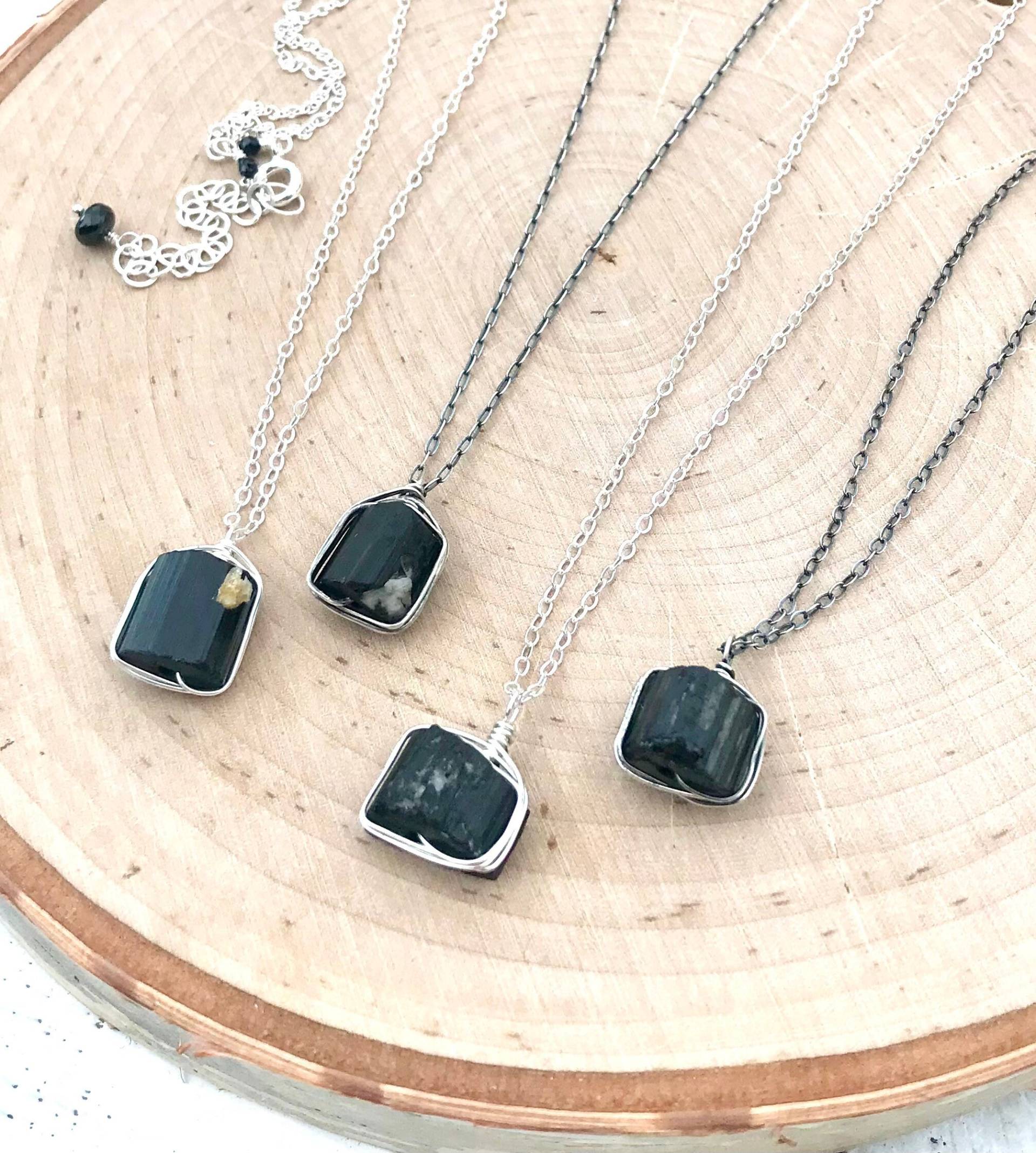 Schwarzer Turmalin Anhänger Echtsilber Anhänger Mit Boho Edelstein Schwarzer Turmalin Anhänger Echtsilber Anhänger Mit Boho Edelstein von WhimsybyKT