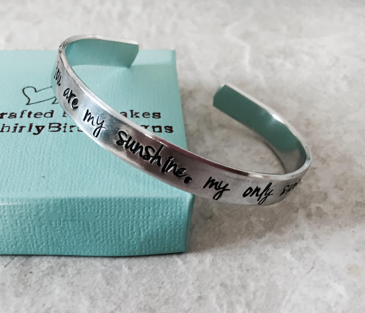 Du Bist Mein Sonnenschein Einziger Manschette Armband Personalisierte Schwester Mutter Tochter Beste Freundin Monogrammiert Brautjungfer Geschenk von WhirlyBirdDesigns