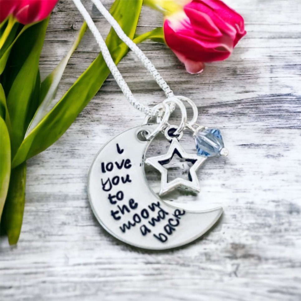 I Love You To The Moon Halskette Handgestempelt, Geburtsstein-Kristall von WhirlyBirdDesigns