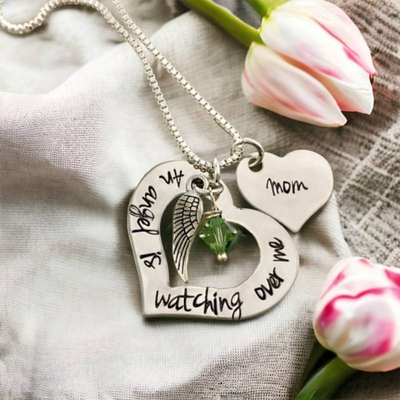 Personalisierte Engel Erinnerung Halskette Mit Geburtsstein & Namen Anhänger von WhirlyBirdDesigns