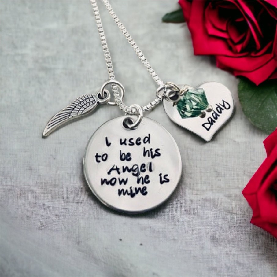 Personalisierte Halskette Mit Engelsflügel Anhänger, Geburtsstein Kristall von WhirlyBirdDesigns