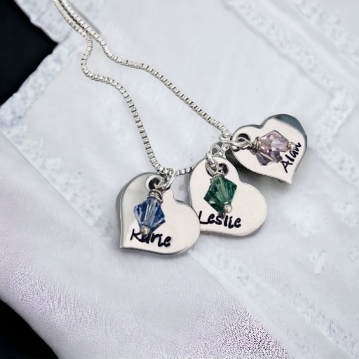 Personalisierte Herz Name Halskette Mit Birthstone Kristalle von WhirlyBirdDesigns