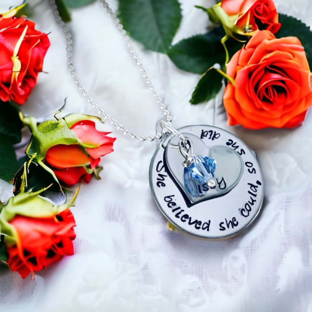 Personalisierte Inspiration Halskette Handgestempelt Name, Swarovski Kristall von WhirlyBirdDesigns