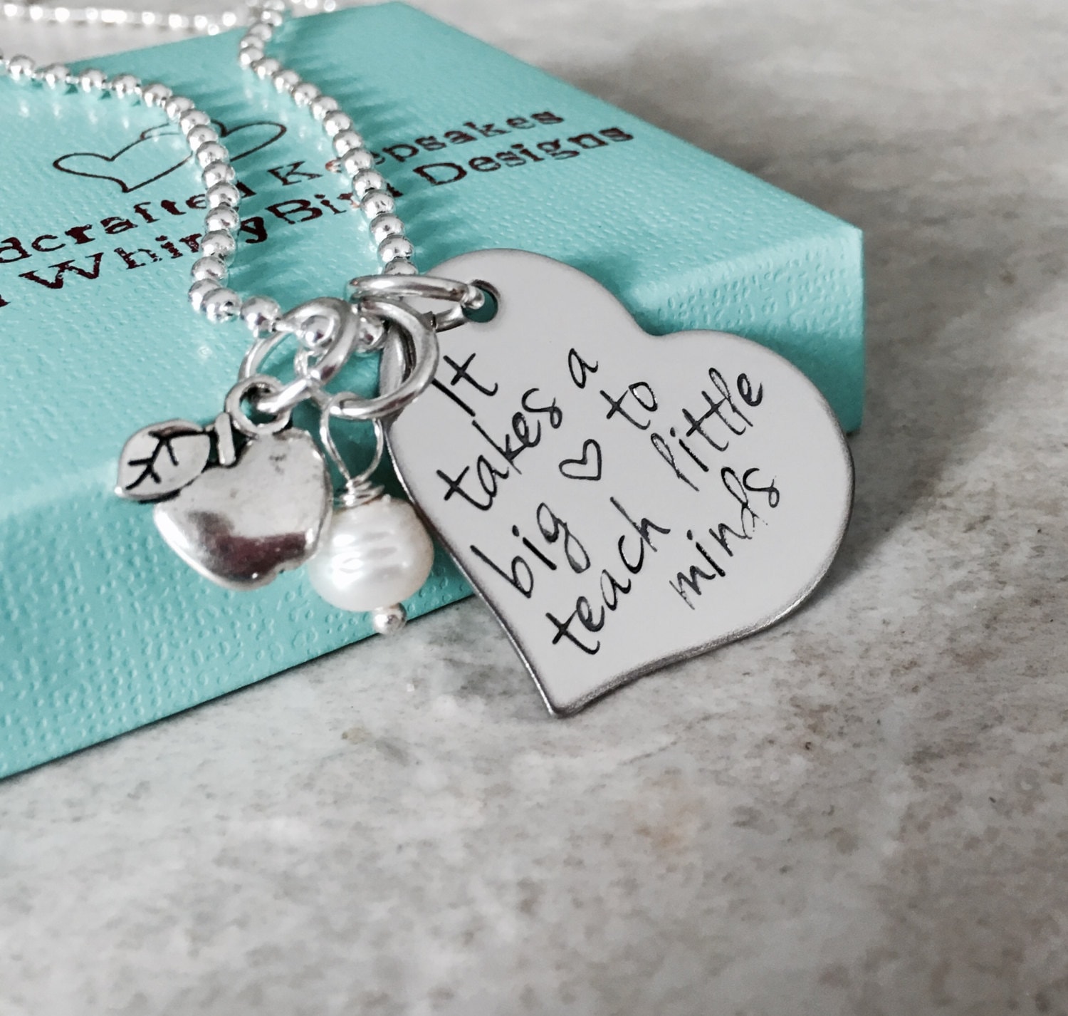 Personalisierte Lehrer Halskette Herz & Apfel Anhänger, Geschenk Für von WhirlyBirdDesigns