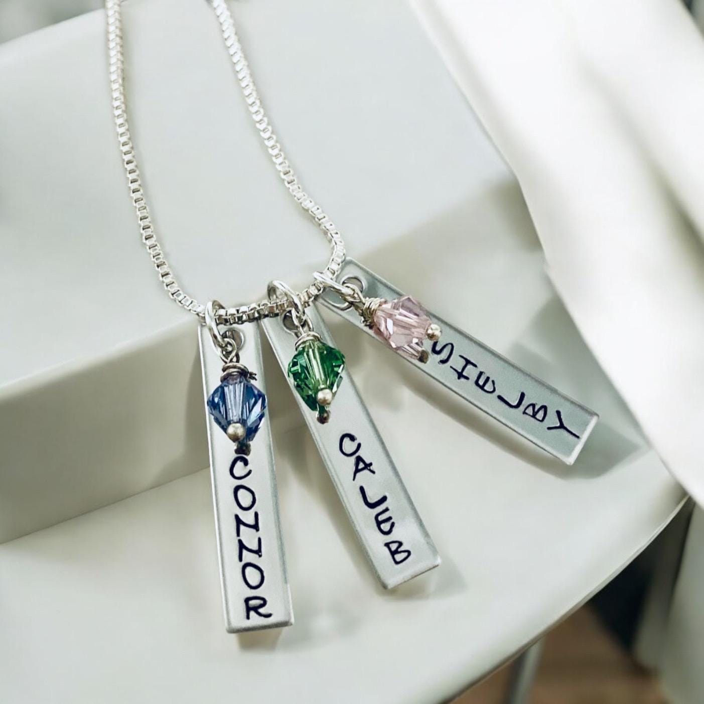 Personalisierte Name Halskette Mit Birthstones, Hand Gestempelt Schmuck von WhirlyBirdDesigns